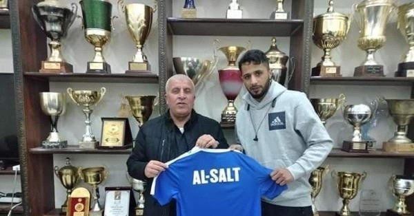 التربي خلال توقيعه الموسم الماضي مع السلط