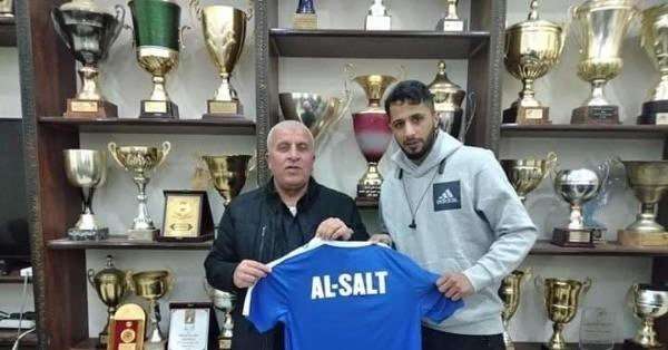 التربي خلال توقيعه الموسم الماضي مع السلط