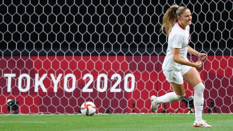 جانين بيكي بعد التسجيل بمرمى تشيلي