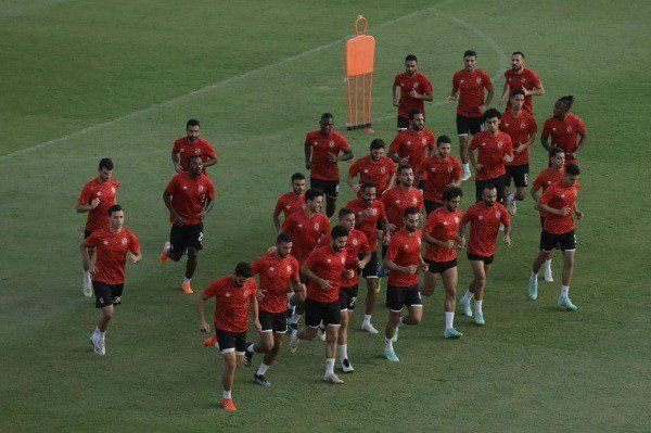 لاعبو الأهلي