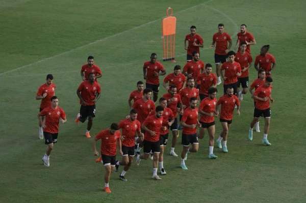 لاعبو الأهلي