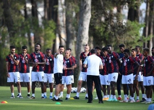 لاعبو الأهلي 