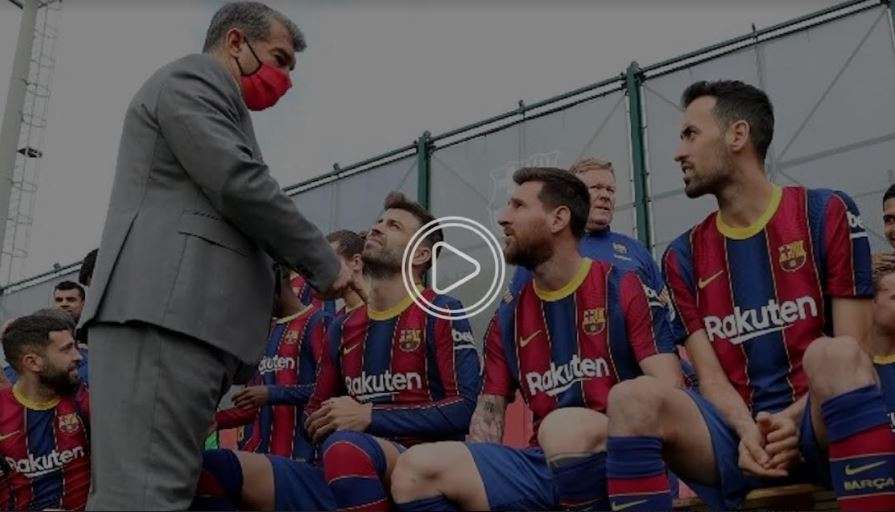 لابورتا مع لاعبي البارسا