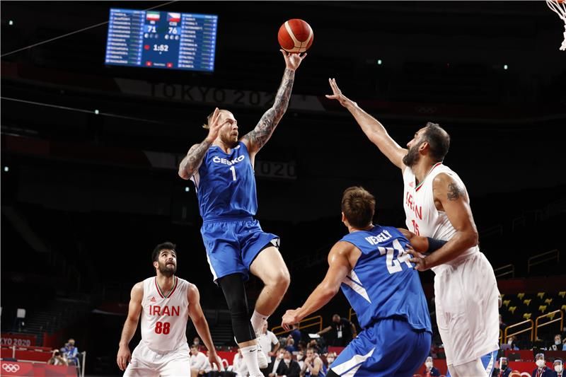 التشيك وإيران