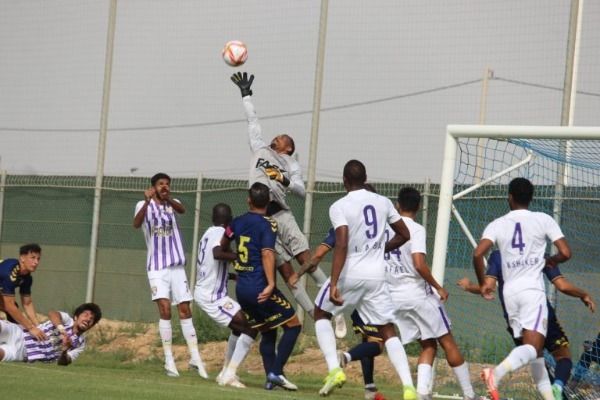 من مباراة ودية للعين