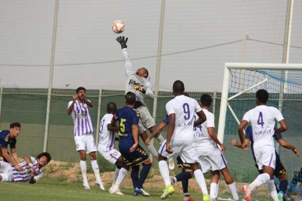 من مباراة ودية للعين