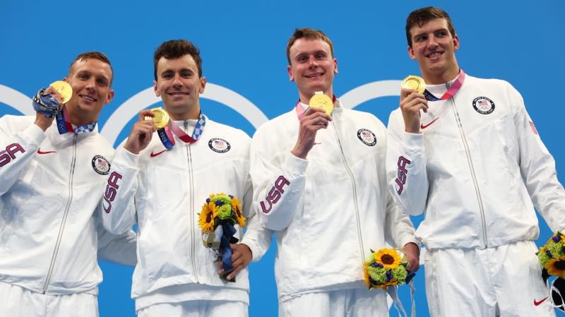 2021-07-26t035533z_179524534_sp1eh7q0at1hc_rtrmadp_3_olympics-2020-swm-m-4x100mfr-medal_reuters