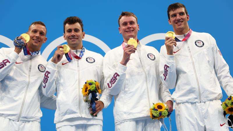 2021-07-26t035533z_179524534_sp1eh7q0at1hc_rtrmadp_3_olympics-2020-swm-m-4x100mfr-medal_reuters