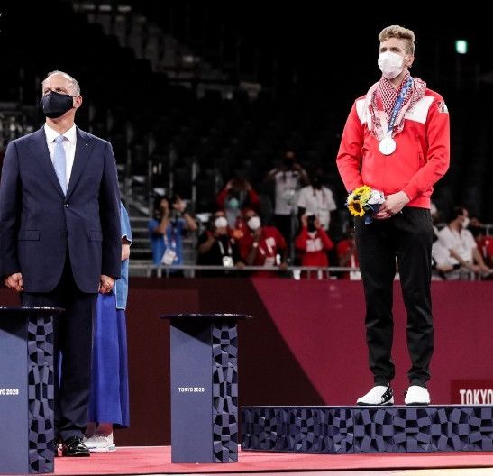 الأمير فيصل يتوج الشرباتي