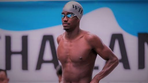 السباح السوداني أبو بكر عباس