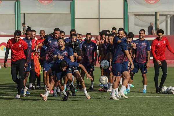 لاعبو الأهلي