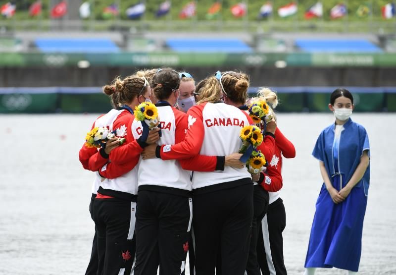 2021-07-30t022739z_1677161543_sp1eh7u06u105_rtrmadp_3_olympics-2020-row-w-coxed8-medal_reuters