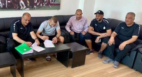 بعد توقيع العقود