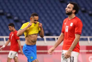 2021-07-31t104409z_1547913443_sp1eh7v0ttizt_rtrmadp_3_olympics-2020-fbl-m-team11-qfnl-000400_reuters