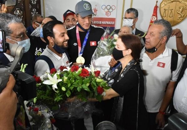 سهام العيدي ومدرب الحفناوي 