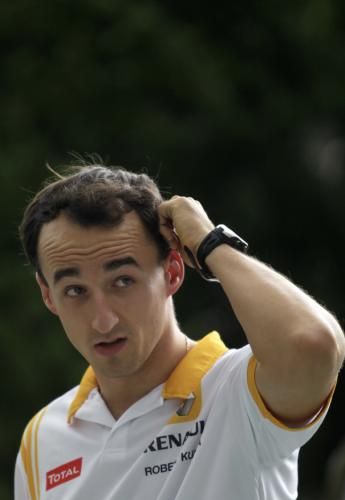 2010-09-24t082913z_01_sin107_rtridsp_3_motor-racing-prix_reuters