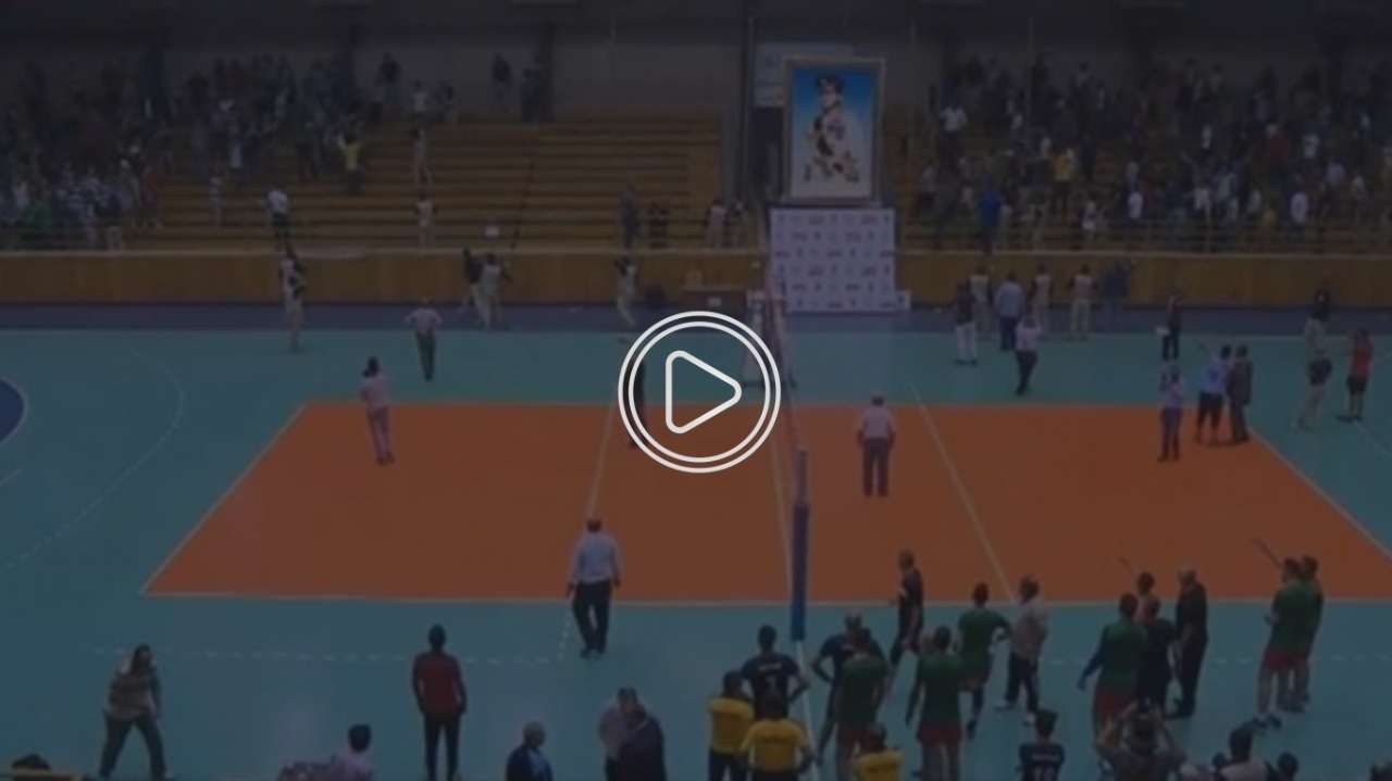 جانب من مشاهد الشغب في المباراة