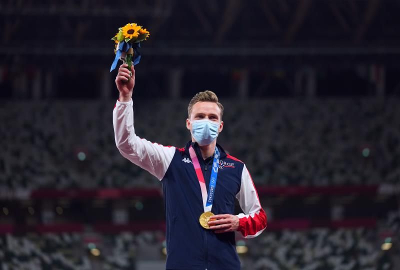 2021-08-03t110235z_1077780083_sp1eh830uo75k_rtrmadp_3_olympics-2020-ath-m-400m-medal_reuters