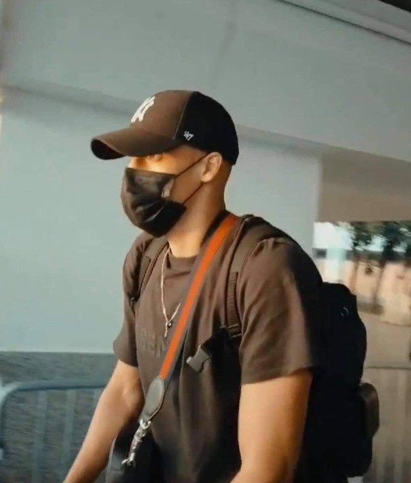 كريم العريبي لدى وصوله إلى تونس