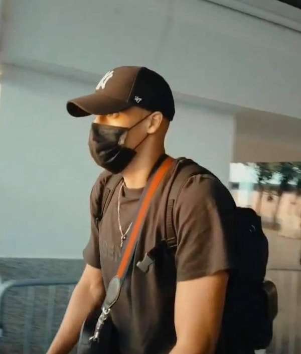 كريم العريبي لدى وصوله إلى تونس