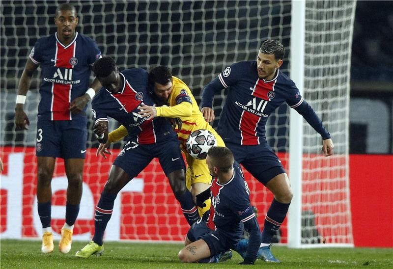 ميسي ولاعبي باريس