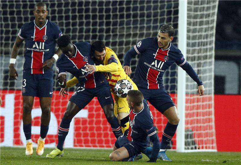 ميسي ولاعبي باريس