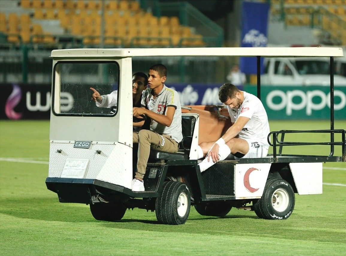 محمود وادي يغادر مصابا