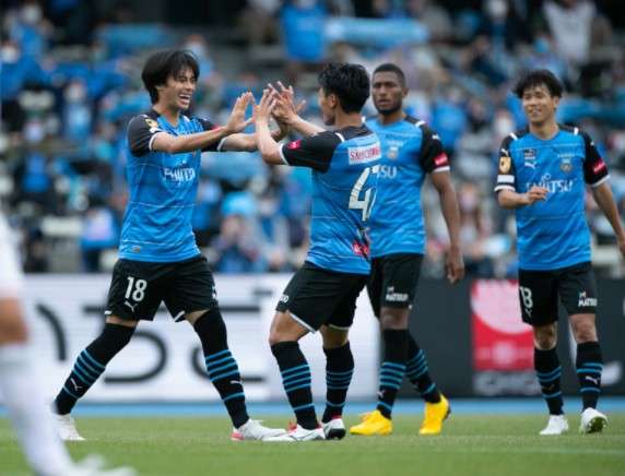 لاعبو كاواساكي فرونتال 