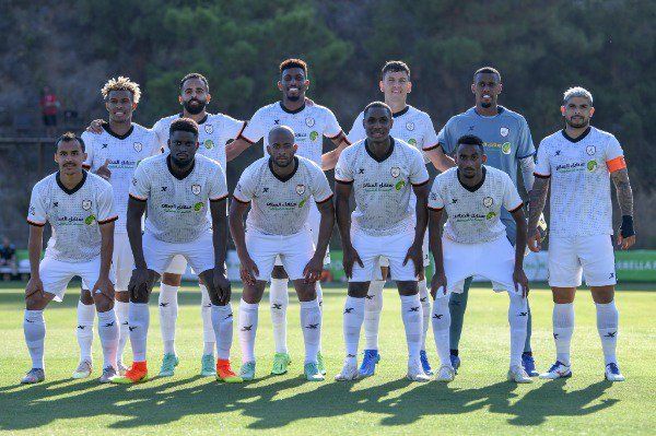 لاعبو الشباب 