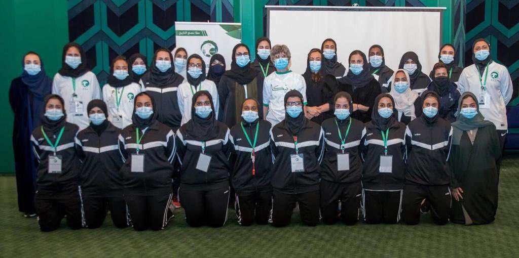 مونيكا ستاب مع المدربات السعوديات