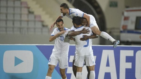 لاعبو فريق السلط