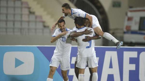 لاعبو فريق السلط