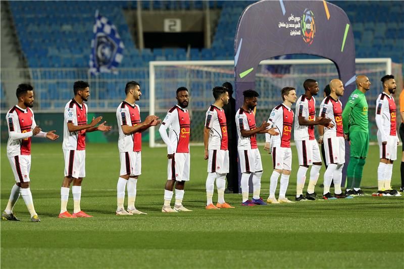 لاعبو الرائد 