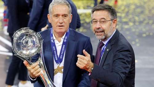 بلازا مع بارتوميو الرئيس السابق لبرشلونة