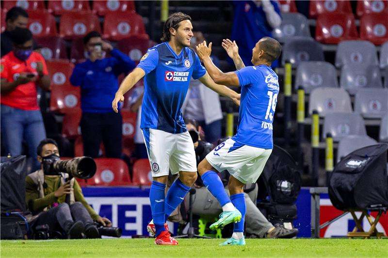 لاعبو كروز ازول