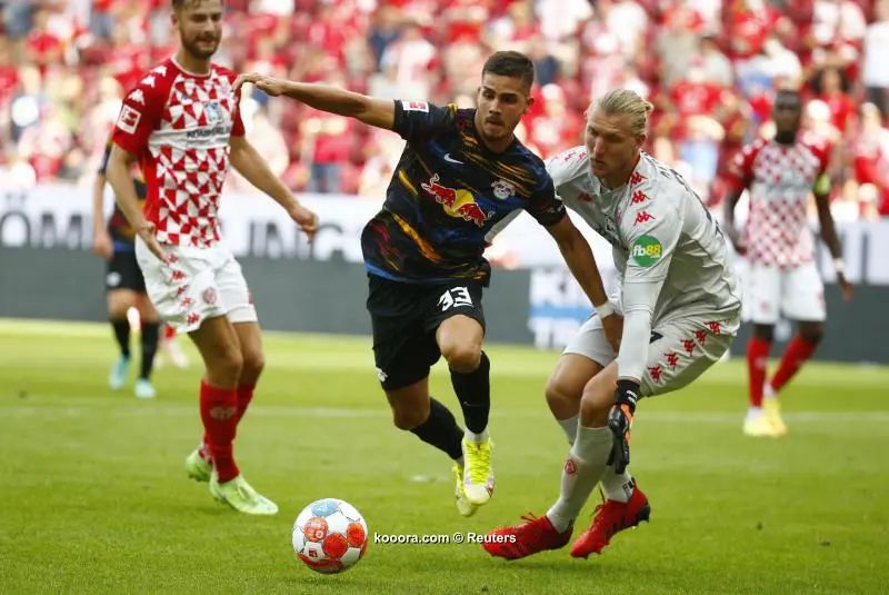 ?i=reuters%2f2021-08-15%2f2021-08-15t150823z_1244225462_up1eh8f161w8p_rtrmadp_3_soccer-germany-mai-rbl-report_reuters