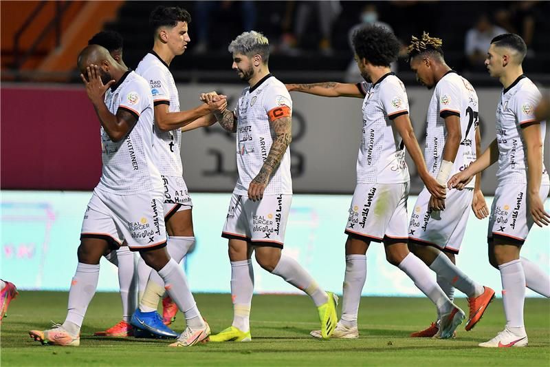 لاعبو الشباب 