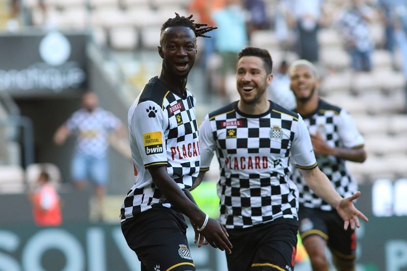 لاعبو بوافيستا 