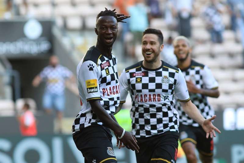 لاعبو بوافيستا 