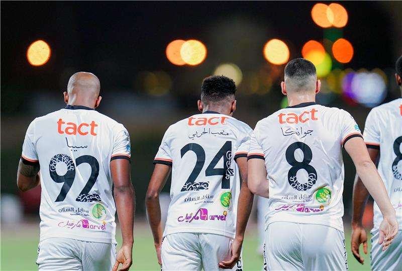 لاعبو الشباب 