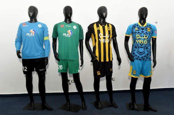 الزي الرسمي للفريقين