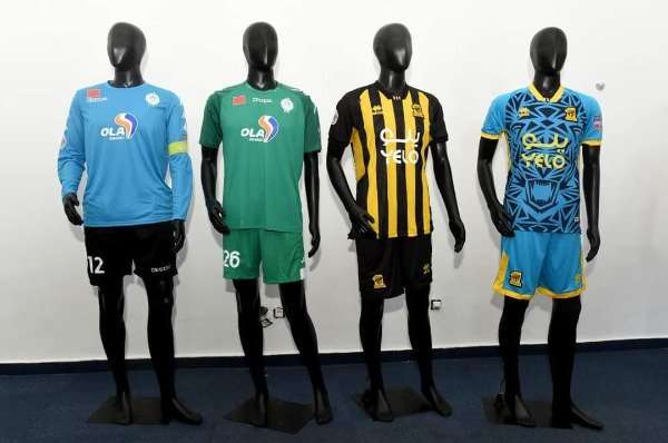 الزي الرسمي للفريقين