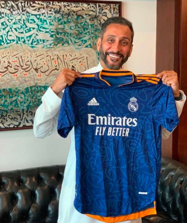 الجابر مع قميص الريال 