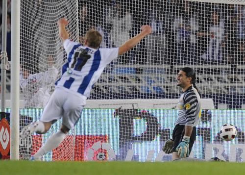 2011-04-302011-04-30t200820z_01_foz10_rtridsp_3_soccer-spain_reuters