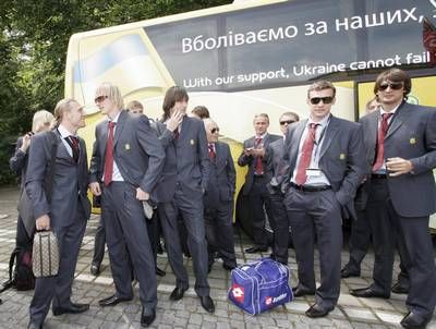 المنتخب الأوكراني لحظة وصوله مدينة بوتسدام الألمانية