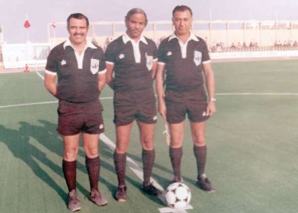 محمد خلقون (وسط)