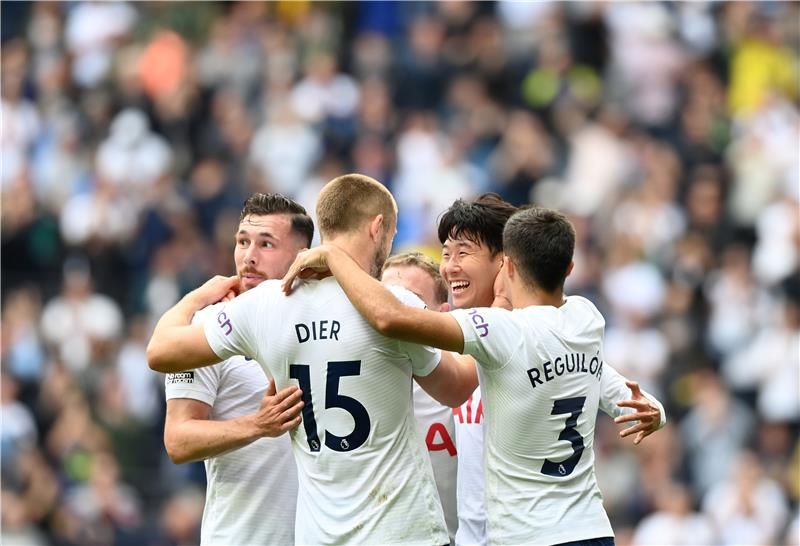 لاعبو توتنهام 