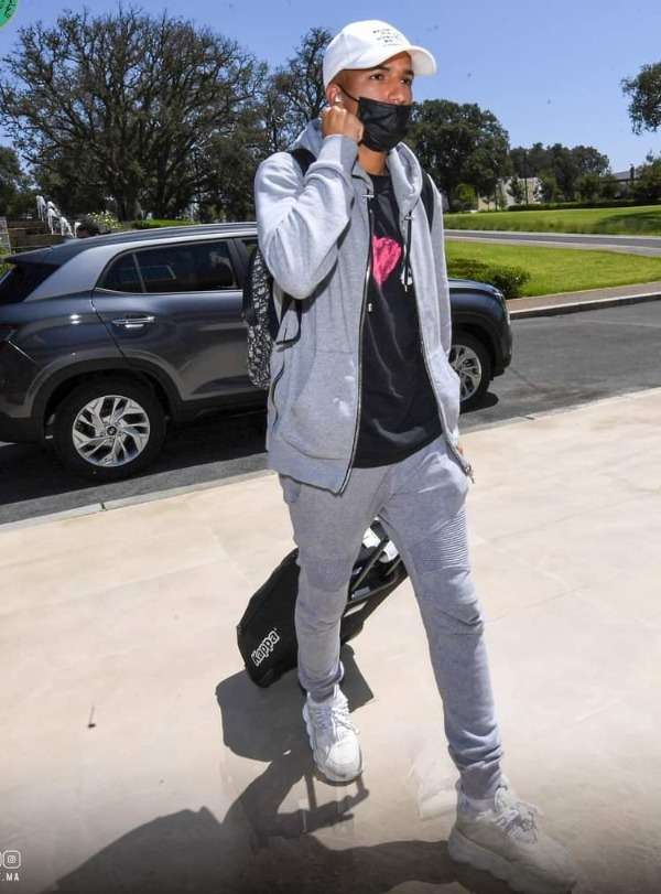 وصول محترفي الأسود