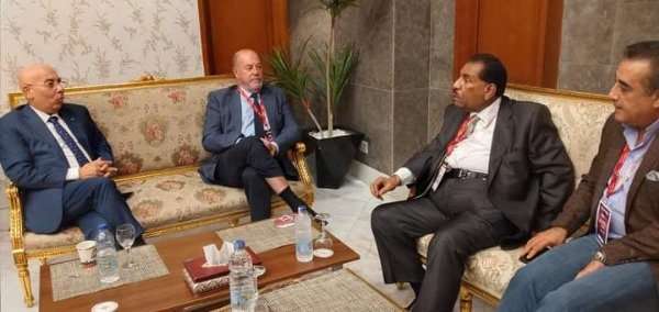 من الاجتماع