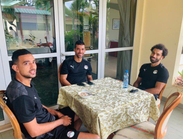  محمد صلاح مع لاعبي منتخب مصر